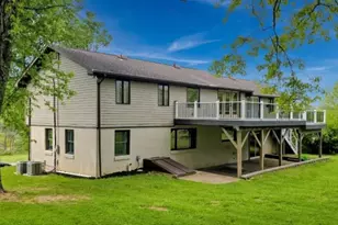 125 Wilma Dr, Washington Township, PA 15613 - Photo 2