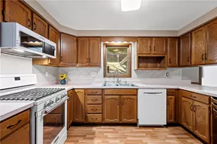 858 Bocktown Rd, Moon/Crescent Twp, PA 15046 - Photo 8