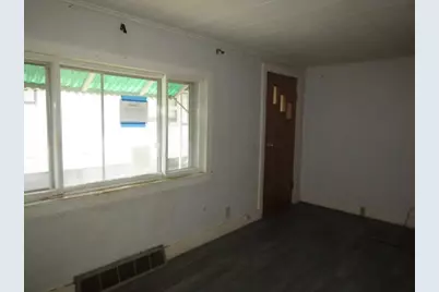 48 Locust St, Ellsworth Boro, PA 15331 - Photo 8