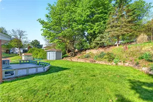 417 Peters Dr, Pittsburgh, PA 15116 - Photo 4