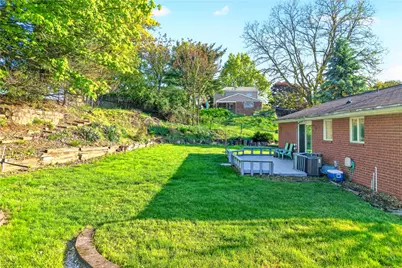 417 Peters Dr, Pittsburgh, PA 15116 - Photo 8