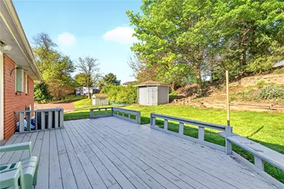 417 Peters Dr, Pittsburgh, PA 15116 - Photo 6