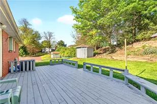 417 Peters Dr, Pittsburgh, PA 15116 - Photo 6