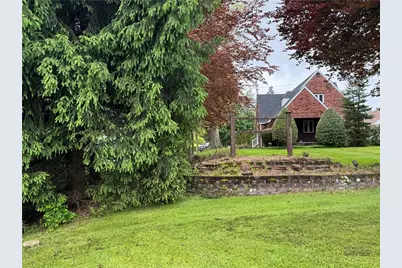 106 Milheim Dr, Center Township, PA 16001 - Photo 2