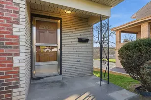 3832 Cynthia Dr, Pittsburgh, PA 15227 - Photo 4