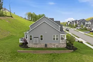 300 Crest Ln, Adams Township, PA 16046 - Photo 32
