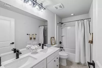 300 Crest Ln, Adams Township, PA 16046 - Photo 22