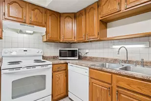 221 Clay Dr, Pittsburgh, PA 15235 - Photo 10