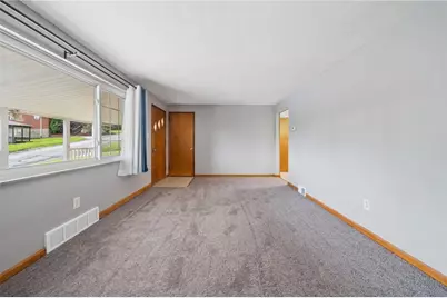 221 Clay Dr, Pittsburgh, PA 15235 - Photo 4