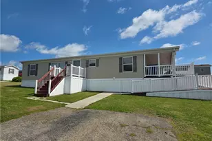 332 Maruca Dr, Mt Pleasant Boro, PA 15666 - Photo 2
