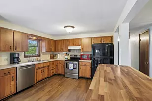 40 Meadowcrest Dr, Cecil, PA 15321 - Photo 8