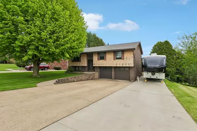 40 Meadowcrest Drive, Cecil, PA 15321 - Photo 2