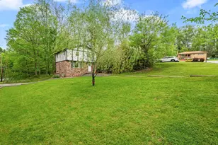 100 Circle Dr, White Oak, PA 15131 - Photo 14