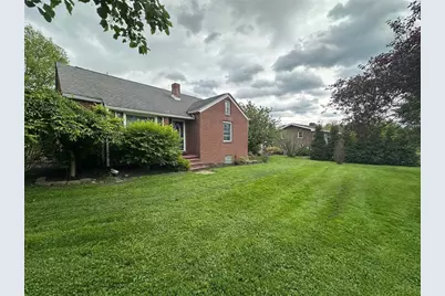 904 Sandalwood Dr, Greensburg, PA 15601 - Photo 2
