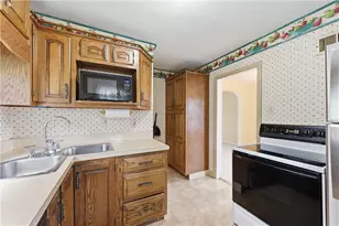 1027 Venice Ave, East McKeesport, PA 15035 - Photo 8