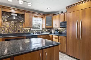442 Shelbourne Dr, Pittsburgh, PA 15239 - Photo 12