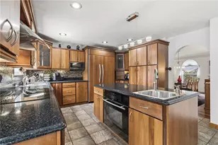 442 Shelbourne Dr, Pittsburgh, PA 15239 - Photo 10