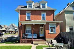 425 Wayne Ave, Ellwood City, PA 16117 - Photo 2