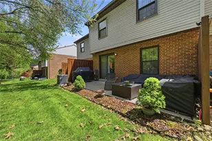 642 Woodcrest Dr, Robinson Twp, PA 15205 - Photo 4