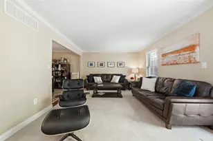 642 Woodcrest Dr, Robinson Twp, PA 15205 - Photo 10