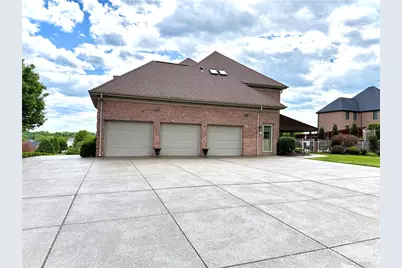 300 Pine Valley Dr, Bridgeville, PA 15017 - Photo 4