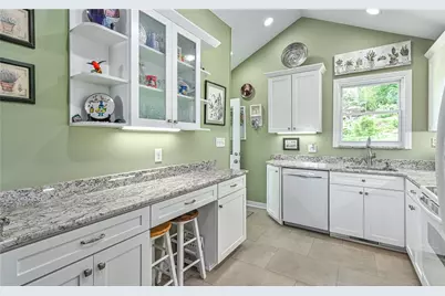 7921 Marmion Dr, Ross Twp, PA 15237 - Photo 10
