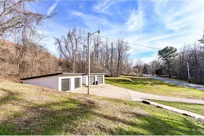 4263 Pa Route 136, Hempfield Township, PA 15601 - Photo 10