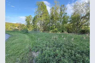 139 Crystal Dr, White Township, PA 15701 - Photo 2