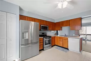 410 Suncrest Dr, Cranberry Township, PA 16066 - Photo 8