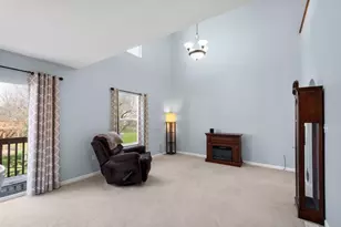 410 Suncrest Dr, Cranberry Township, PA 16066 - Photo 4