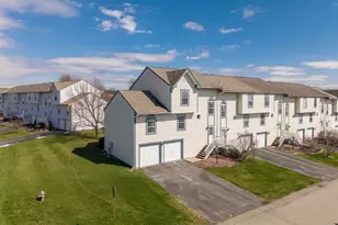 410 Suncrest Dr, Cranberry Township, PA 16066 - Photo 2