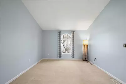 410 Suncrest Dr, Cranberry Township, PA 16066 - Photo 12
