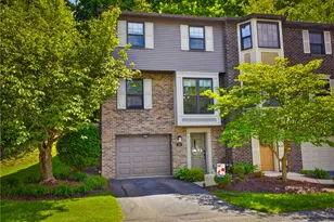 762 Windvue Dr, Robinson Twp, PA 15205 - Photo 1