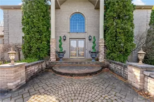 10 Briarwood Ln, Wilmington Township, PA 16142 - Photo 2