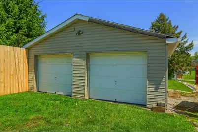 701 Old Zelienople Rd, Ellwood City, PA 16117 - Photo 4