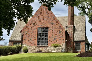 331 Jefferson Dr, Pittsburgh, PA 15228 - Photo 2