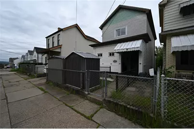 805 Railroad St, McKees Rocks, PA 15136 - Photo 2