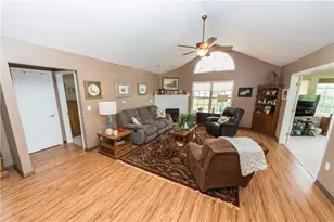 1905 Golf Course Dr, South Strabane, PA 15301 - Photo 4