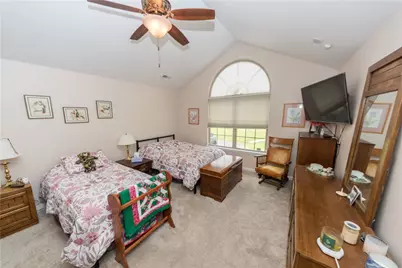 1905 Golf Course Dr, South Strabane, PA 15301 - Photo 10