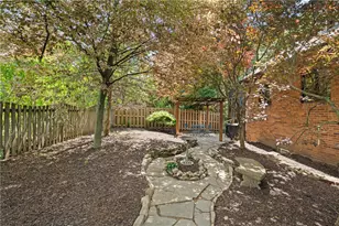 1371 Navahoe Dr, Pittsburgh, PA 15228 - Photo 36