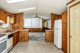 206 Kingston Ln, White Township, PA 15701 - Photo 10