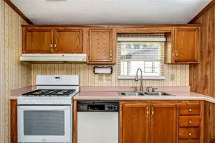 206 Kingston Ln, White Township, PA 15701 - Photo 8