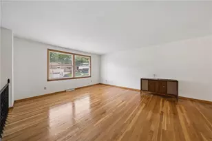 349 Crescent Gardens Dr, Pittsburgh, PA 15235 - Photo 6