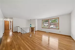 349 Crescent Gardens Dr, Pittsburgh, PA 15235 - Photo 4
