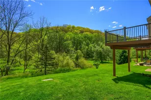828 Village Dr, Pittsburgh, PA 15237 - Photo 8