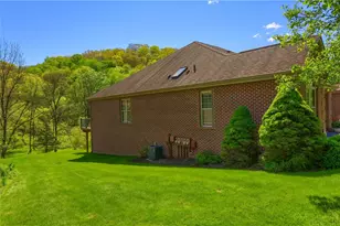 828 Village Dr, Pittsburgh, PA 15237 - Photo 4