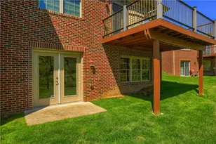 828 Village Dr, Pittsburgh, PA 15237 - Photo 6