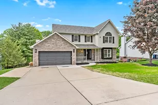 1045 Redoak Dr, Penn Twp, PA 15636 - Photo 2
