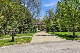 117 Windwood Heights Dr, Cranberry Township, PA 16066 - Photo 2