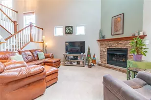 425 Chestnut Ln, Allegheny Township, PA 15613 - Photo 6